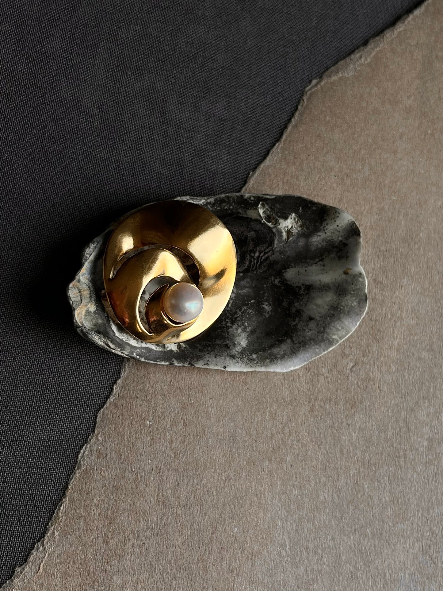 Pregadeira Pearl Shell Polida - Pregadeira | Vangloria Jewelry Design