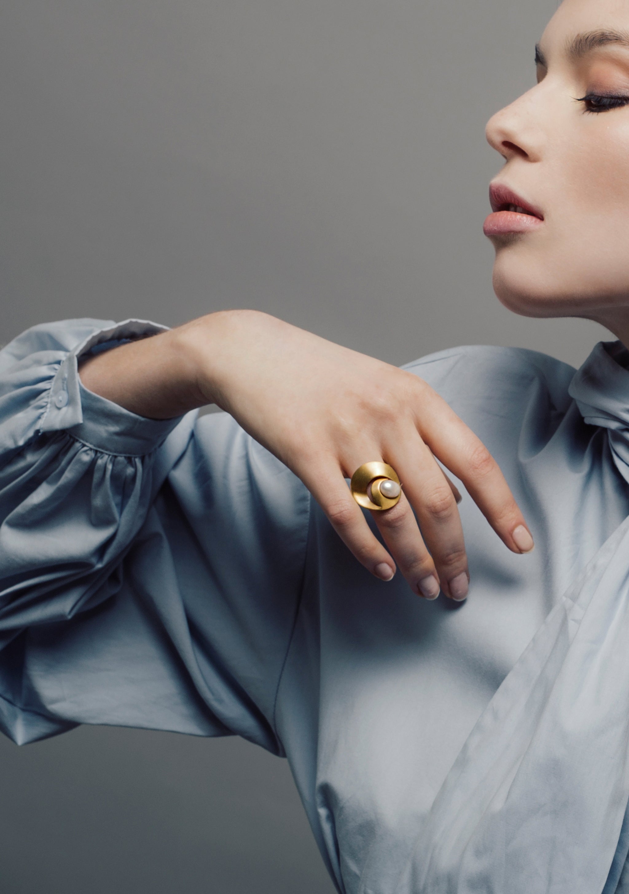 Anel Pearl Shell Escovado - Anéis | Vangloria Jewelry Design